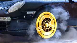 随着贸易精神飙升，比特币激增