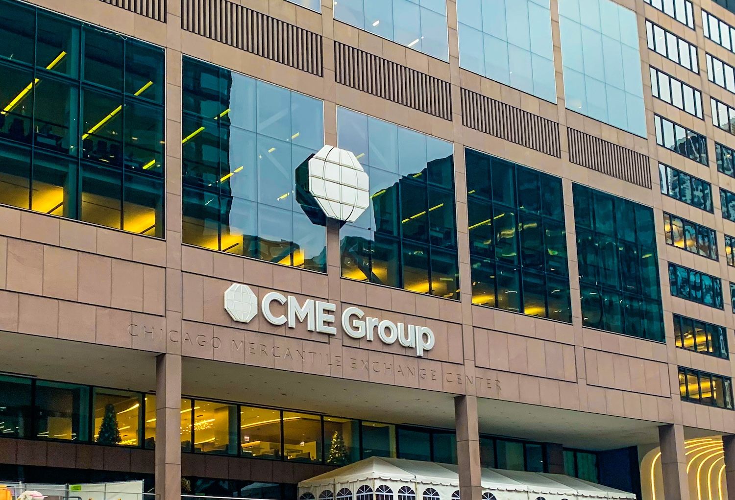 CME Group rejette les pièces MEME, en se concentrant sur les dérivés de crypto-basation des services publics de 5 milliards de dollars