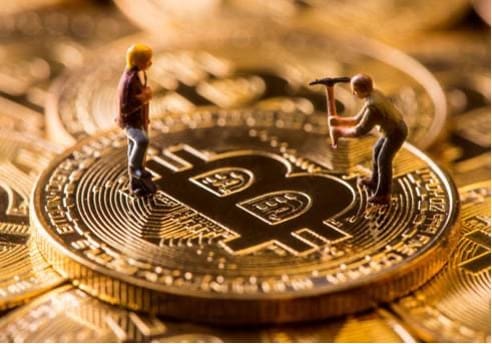 2025 年加密货币之旅：人工智能挖矿、XRP 国债和新山寨币的崛起