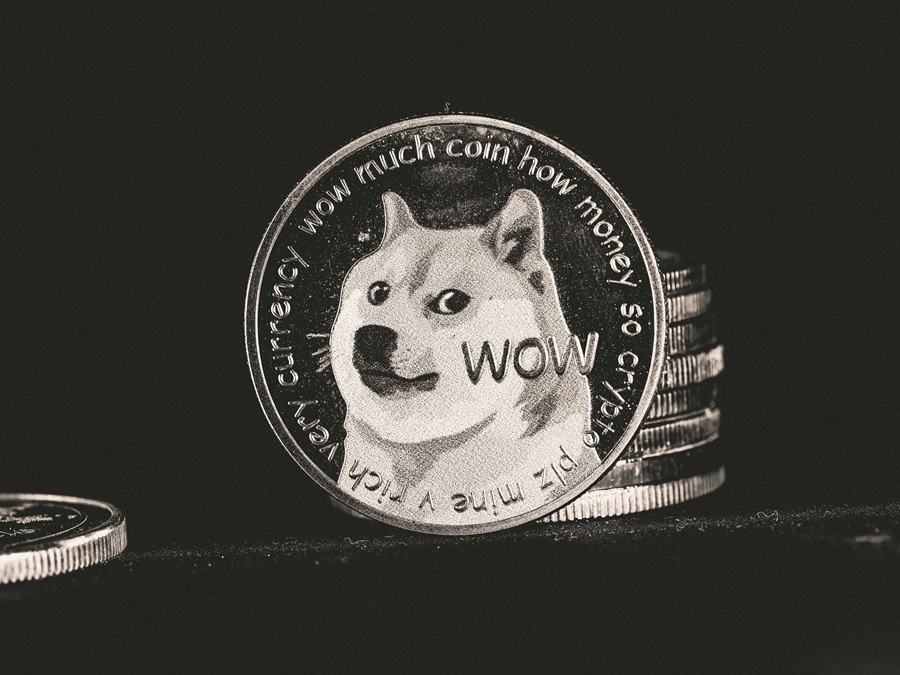 Dogecoin，Spot ETF和Grayscale：模因硬币的新时代？